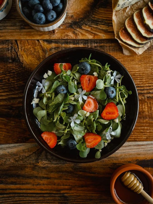 free-photo-of-organic-salad-with-strawberries-blueberries-herbs-and-edible-flowers